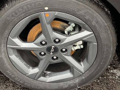 New 2025 Kia K4 LXS image 4