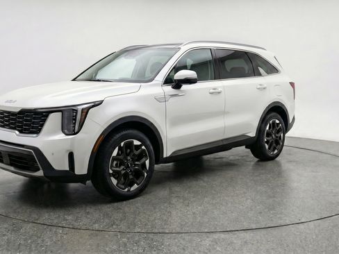 Used 2024 Kia Sorento S FWD image 3