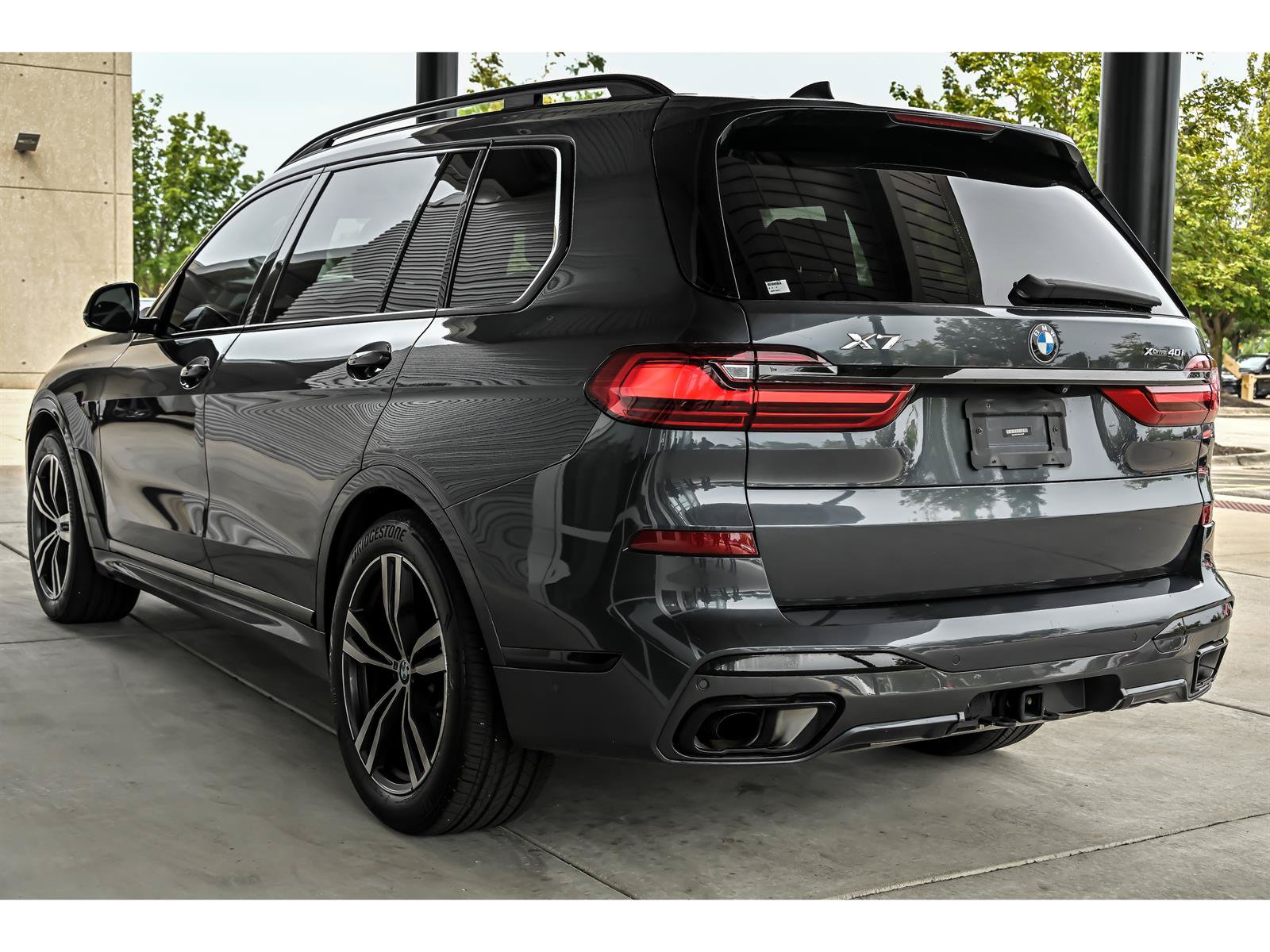 Used 2022 BMW X7 xDrive40i w/ M Sport Package AWD/4WD image 6