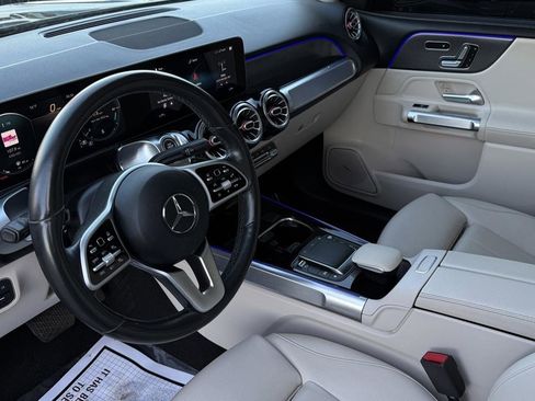 Used 2021 Mercedes-Benz GLB 250 4MATIC w/ Premium Package image 31