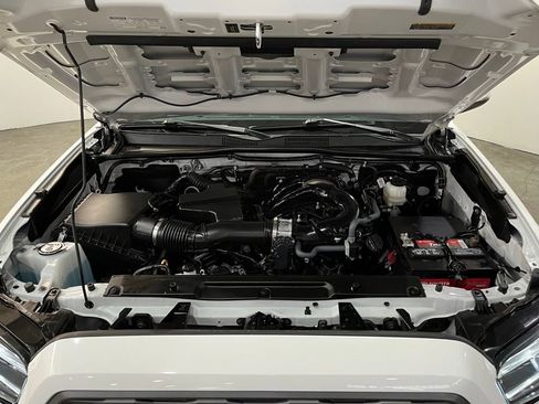 Used 2021 Toyota Tacoma TRD Sport w/ TRD Premium Sport Package AWD/4WD image 6