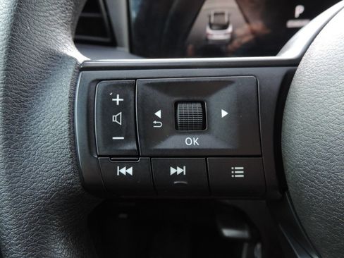 Used 2025 Nissan Kicks S AWD/4WD image 24