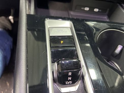 Used 2024 Volkswagen Atlas SE image 32