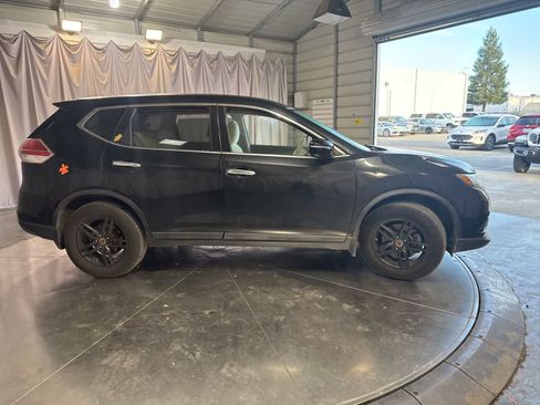 Used 2015 Nissan Rogue S w/ S Family Package image 4