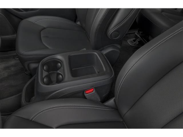 Certified 2025 Chrysler Pacifica Premium FWD image 13