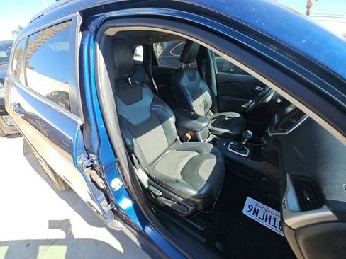 Used 2018 Jeep Cherokee Latitude Plus FWD image 6