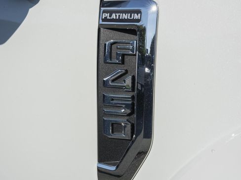 Certified 2022 Ford F450 Platinum w/ FX4 Off-Road Package image 17