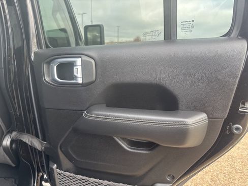 Used 2022 Jeep Gladiator Overland w/ Popular Equipment Package image 14