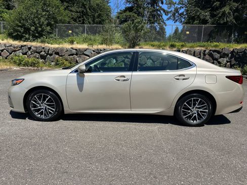Used 2017 Lexus ES 350 w/ Navigation System Package FWD image 2