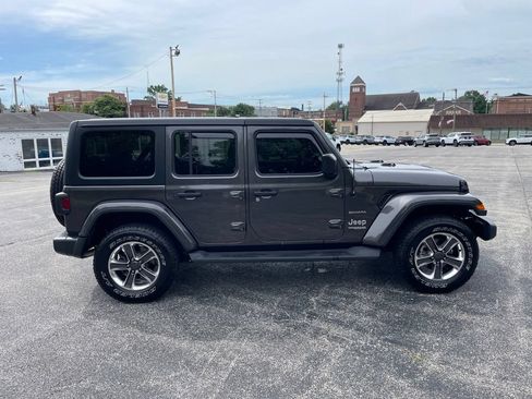 Used 2020 Jeep Wrangler Unlimited Sahara AWD/4WD image 4