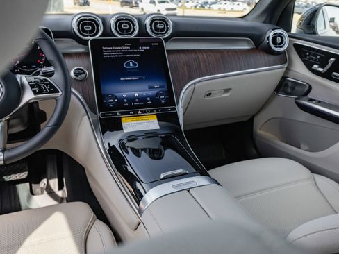 New 2026 Mercedes-Benz GLC 300 4MATIC image 16