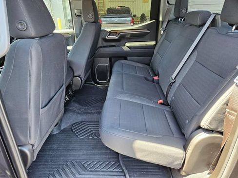Used 2024 Chevrolet Silverado 1500 LT w/ Z71 Off-Road Package AWD/4WD image 17