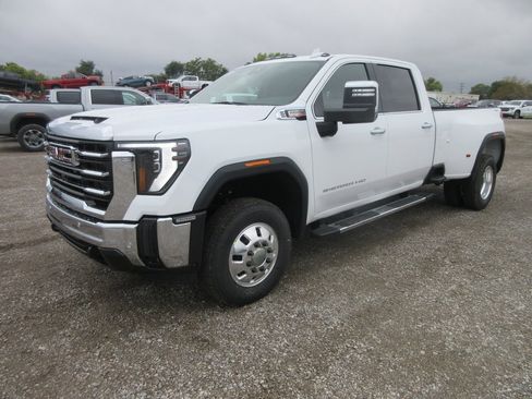New 2026 GMC Sierra 3500 SLT w/ SLT Premium Package image 11