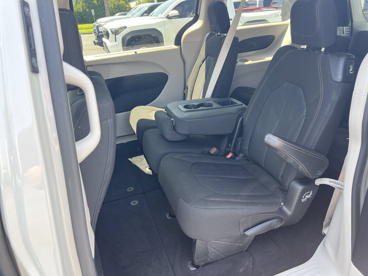 Used 2020 Chrysler Pacifica Touring w/ Tire & Wheel Group FWD image 30