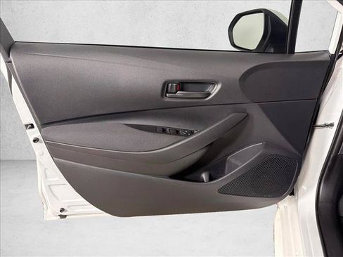 Used 2025 Toyota Corolla LE FWD image 10