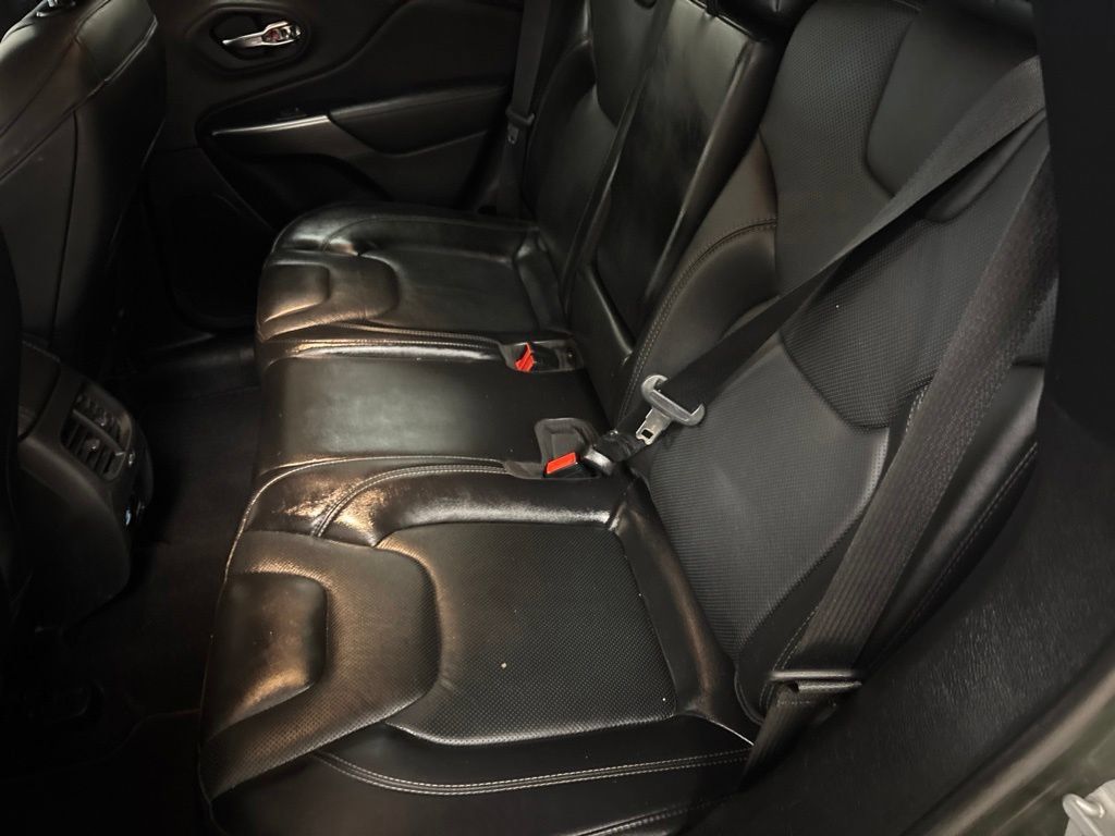 Used 2021 Jeep Cherokee Latitude Lux w/ Comfort/Convenience Group AWD/4WD image 27