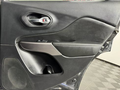 Used 2019 Jeep Cherokee Limited image 44