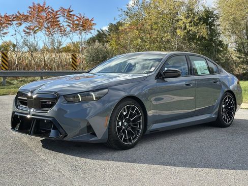 New 2026 BMW M5 w/ Executive Package image 3