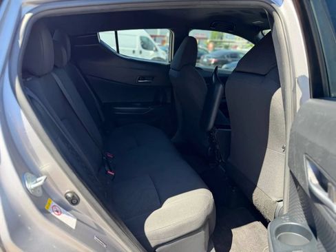 Used 2018 Toyota C-HR XLE FWD image 30