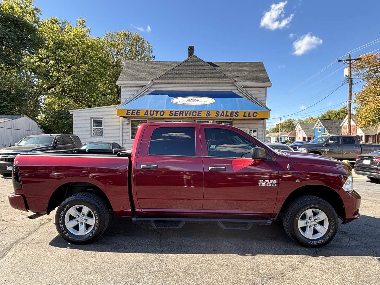 Used 2018 RAM 1500 Express AWD/4WD image 1