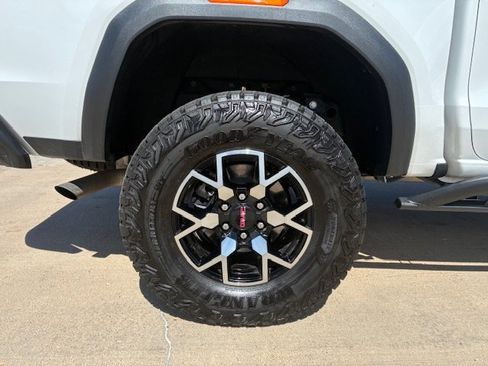 Used 2024 GMC Canyon AT4X image 9