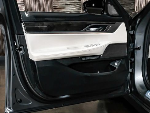 Used 2018 BMW 750i xDrive AWD/4WD image 47