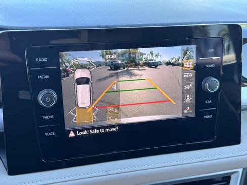 Used 2025 Volkswagen Taos SE image 27