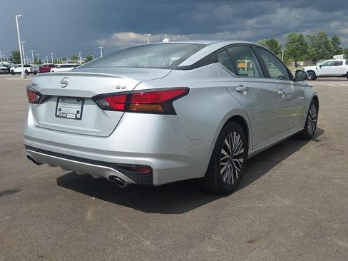 Used 2023 Nissan Altima 2.5 SV w/ SV Premium Package FWD image 7