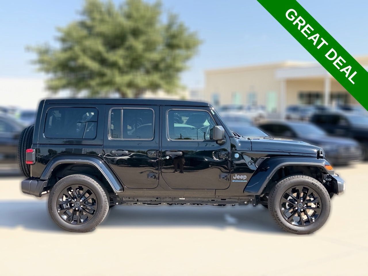 Used 2025 Jeep Wrangler Unlimited Sahara w/ Safety Group AWD/4WD image 5