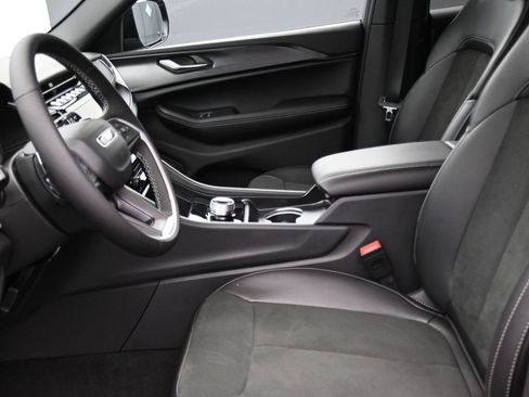 New 2025 Jeep Grand Cherokee L Altitude image 13