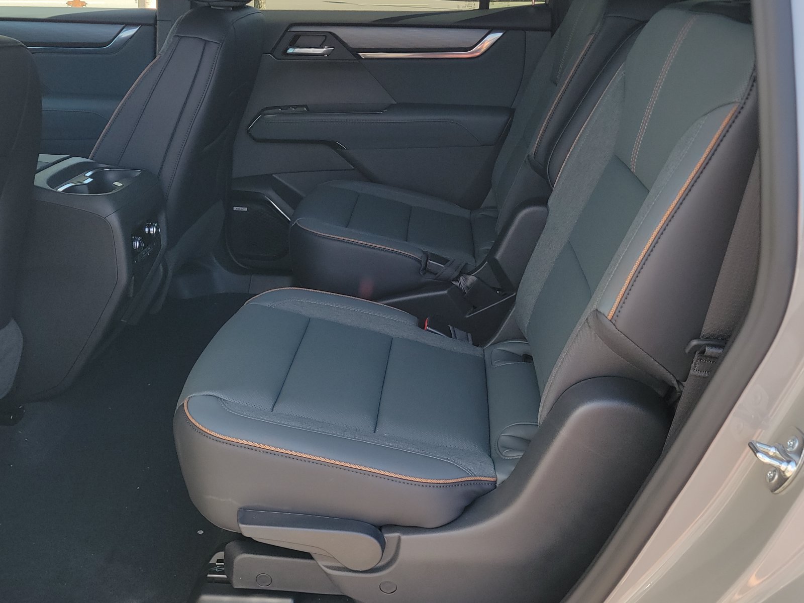 New 2027 GMC Acadia AT4 w/ Luxury Package AWD/4WD image 7