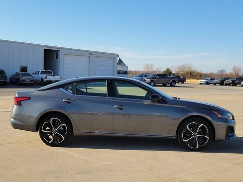 Used 2025 Nissan Altima 2.5 SR image 6