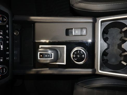 Used 2024 Mitsubishi Outlander SE image 15