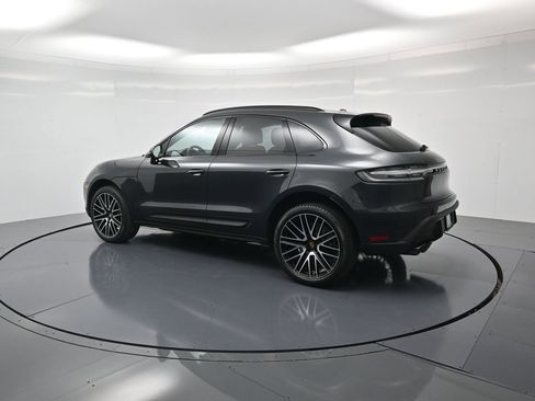 Certified 2026 Porsche Macan image 3
