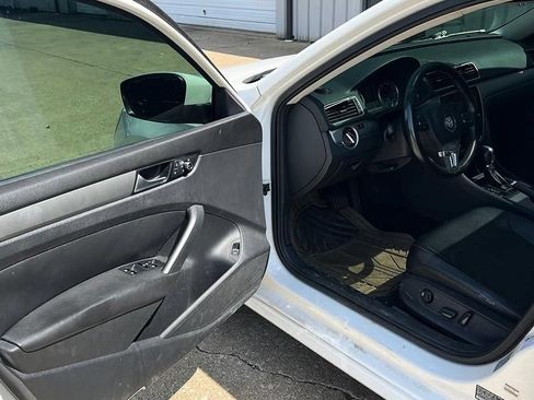 Used 2014 Volkswagen Passat 1.8T SE FWD image 9