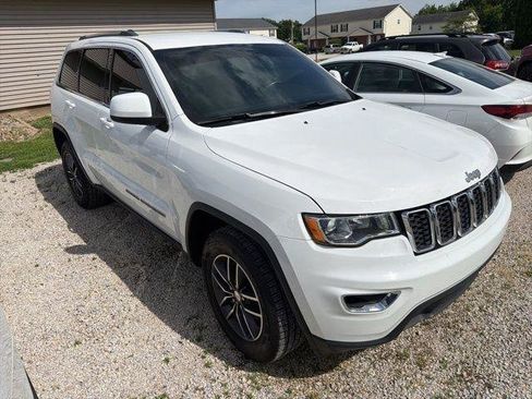 Used 2018 Jeep Grand Cherokee Laredo AWD/4WD image 4