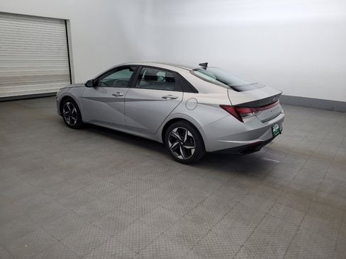 Used 2023 Hyundai Elantra SEL w/ Convenience Package FWD image 3