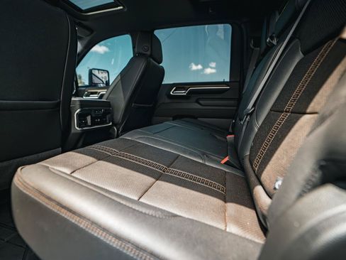 Used 2024 Chevrolet Silverado 2500 High Country w/ Technology Package AWD/4WD image 12