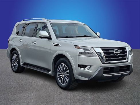 Used 2024 Nissan Armada SL w/ Captain's Chairs Package image 3