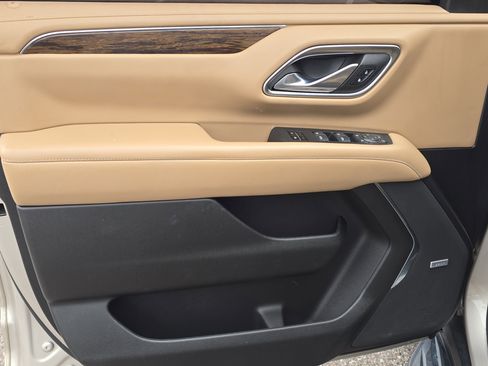 Used 2021 Chevrolet Suburban Premier image 18