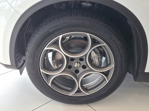 New 2025 Alfa Romeo Stelvio Sprint w/ Convenience Package image 4