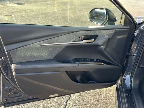 Used 2025 Toyota Camry XLE image 14