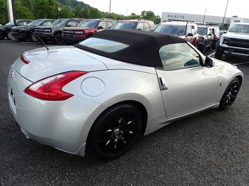 Used 2010 Nissan 370Z Roadster RWD image 8