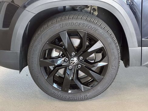Used 2023 Volkswagen Taos SE w/ Black Wheel Package AWD/4WD image 8
