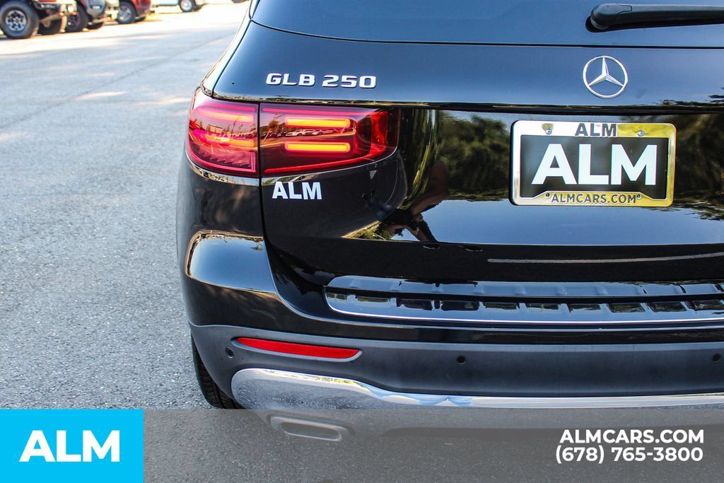 Used 2024 Mercedes-Benz GLB 250 4MATIC image 12