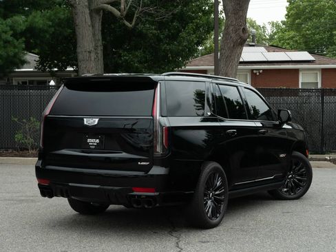 Used 2024 Cadillac Escalade V w/ LPO, ONYX Package AWD/4WD image 10