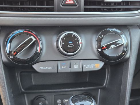 Used 2020 Hyundai Kona SE image 11