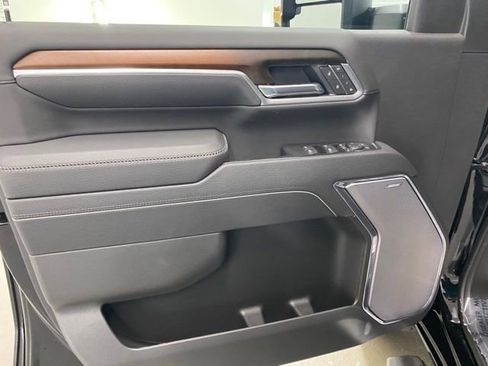 New 2025 GMC Sierra 2500 Denali w/ Denali Reserve Package image 12