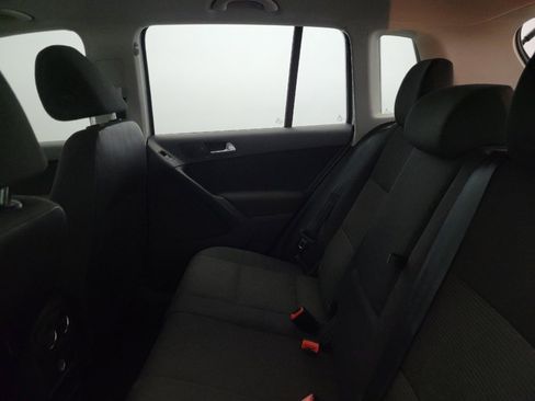 Used 2015 Volkswagen Tiguan S image 18
