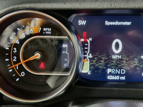 Used 2021 Jeep Wrangler Unlimited Sahara AWD/4WD image 13